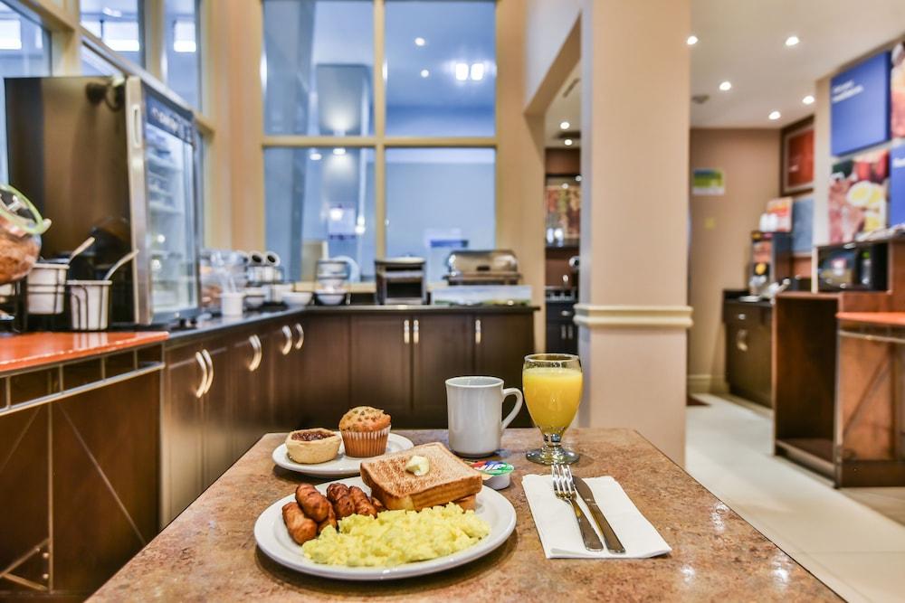 Comfort Inn & Suites Ambassador Bridge Windsor Extérieur photo