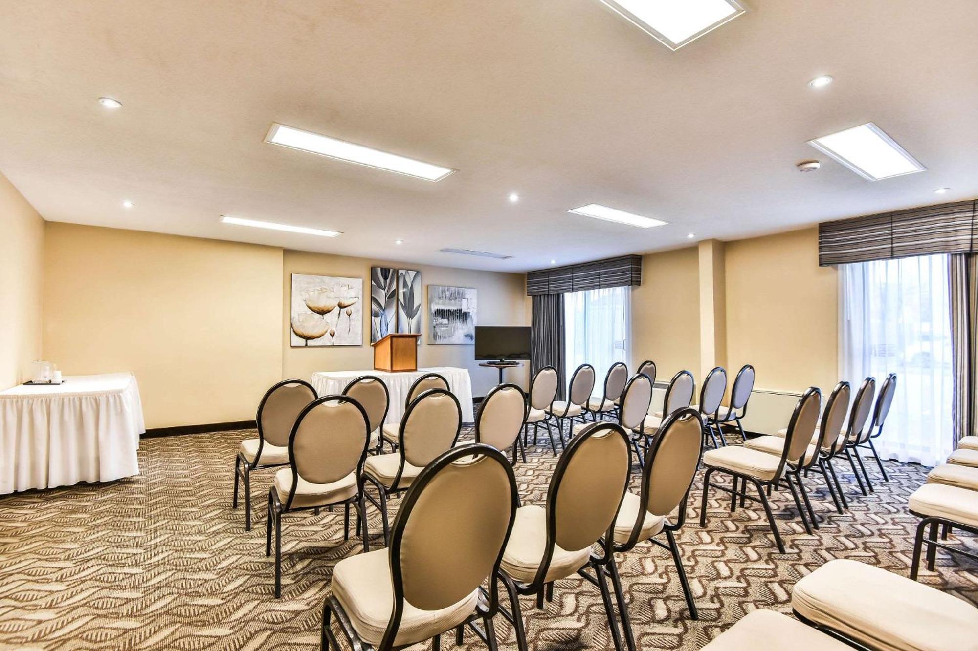 Comfort Inn & Suites Ambassador Bridge Windsor Extérieur photo