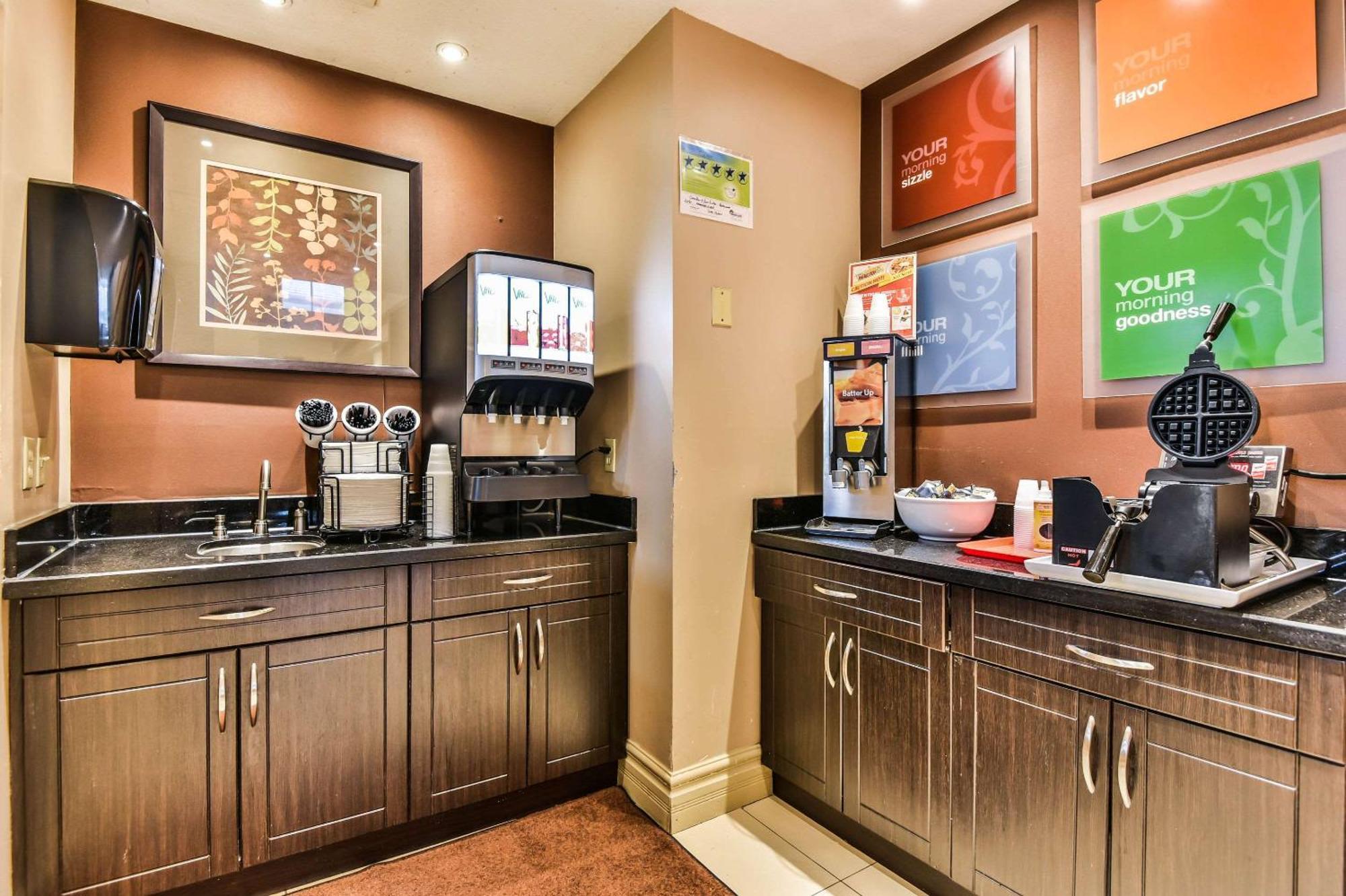 Comfort Inn & Suites Ambassador Bridge Windsor Extérieur photo