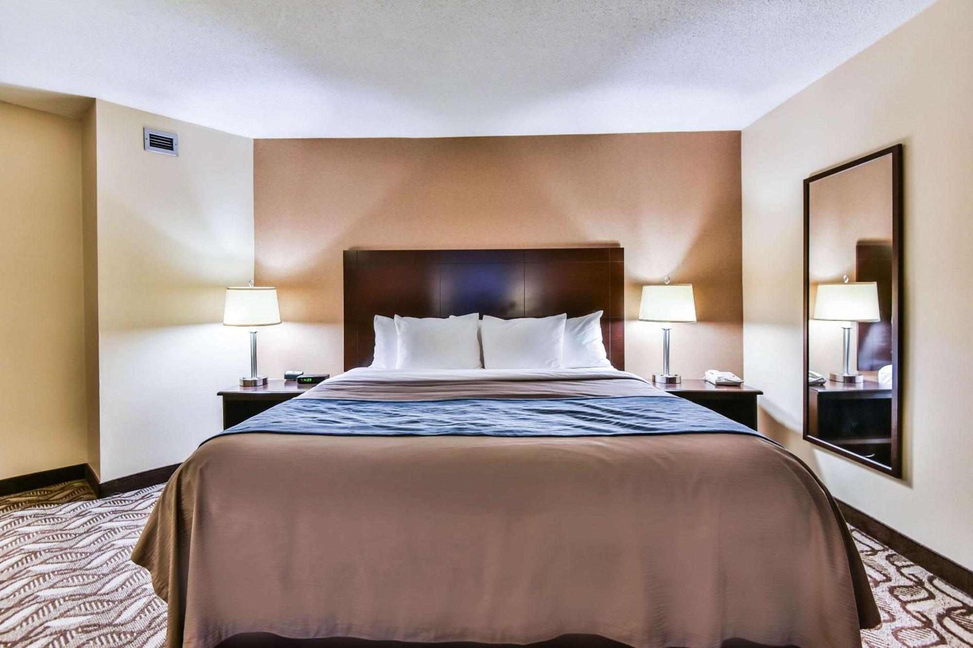 Comfort Inn & Suites Ambassador Bridge Windsor Extérieur photo