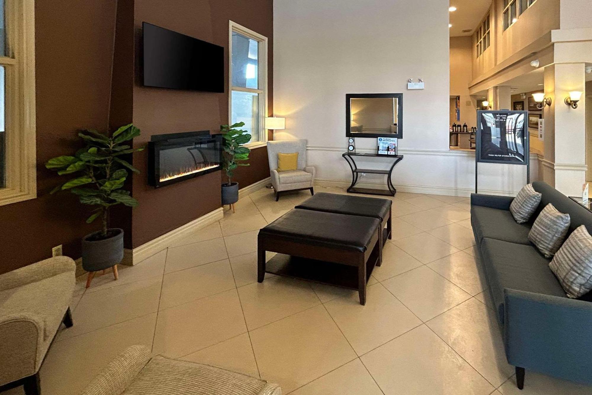 Comfort Inn & Suites Ambassador Bridge Windsor Extérieur photo