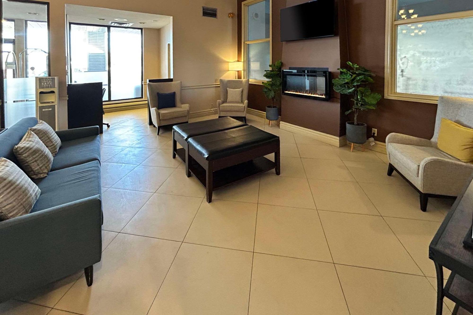 Comfort Inn & Suites Ambassador Bridge Windsor Extérieur photo