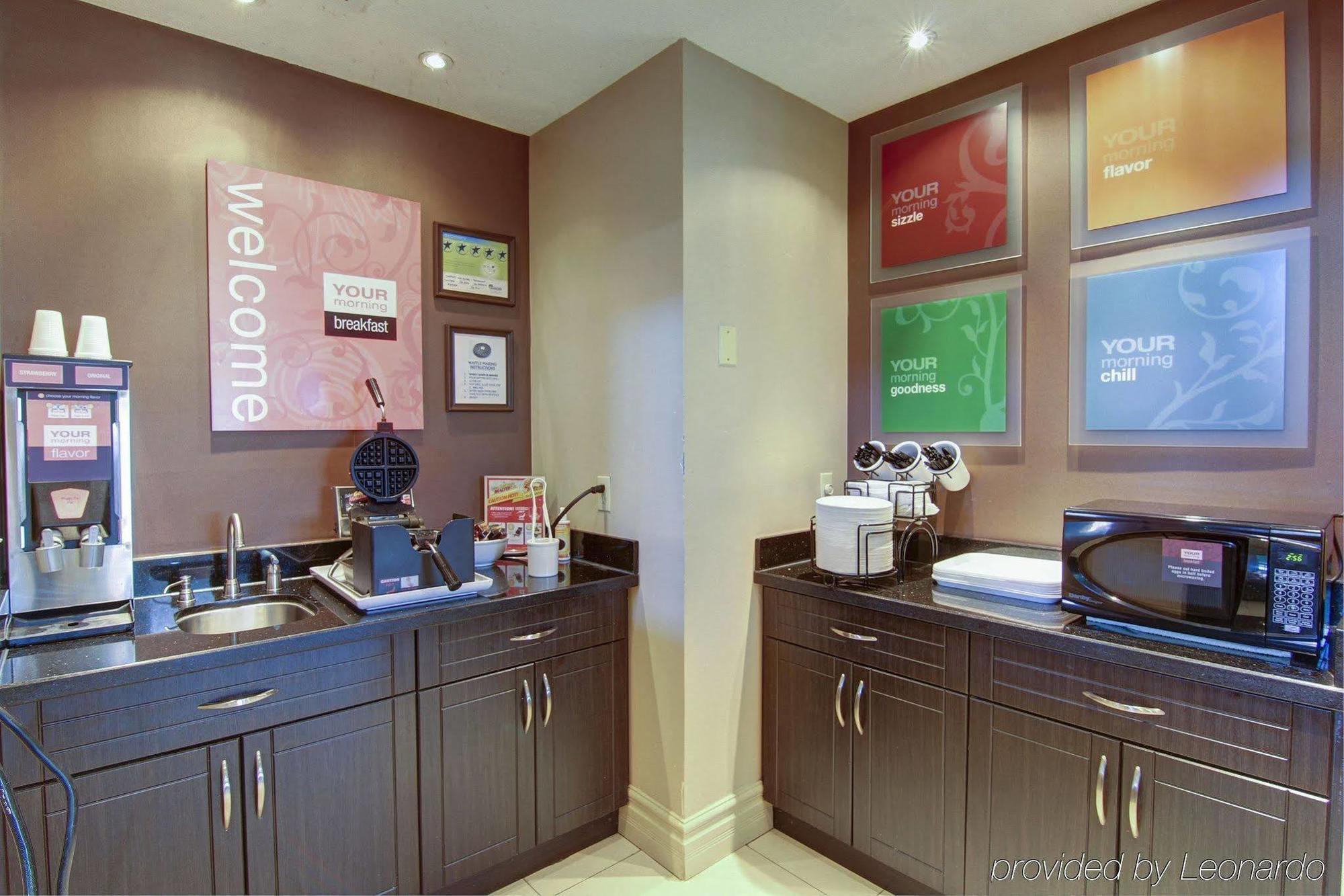 Comfort Inn & Suites Ambassador Bridge Windsor Extérieur photo