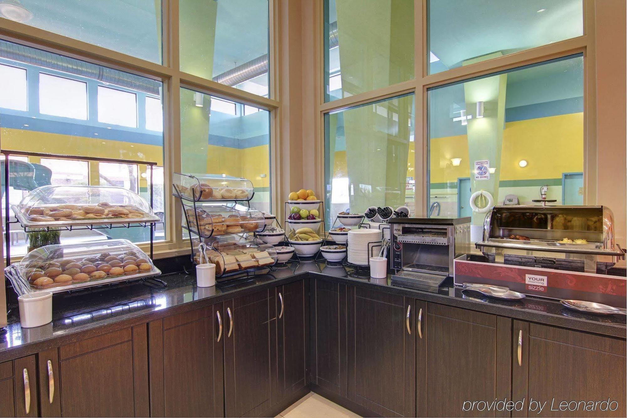 Comfort Inn & Suites Ambassador Bridge Windsor Extérieur photo