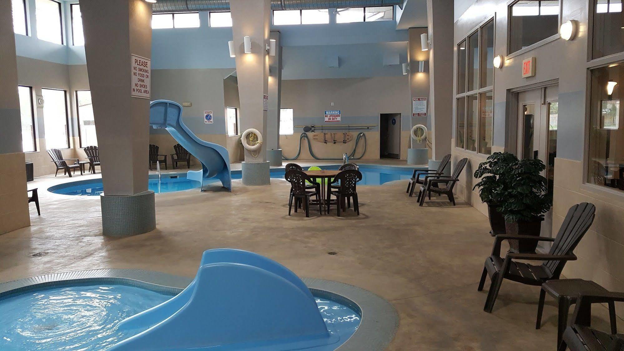 Comfort Inn & Suites Ambassador Bridge Windsor Extérieur photo