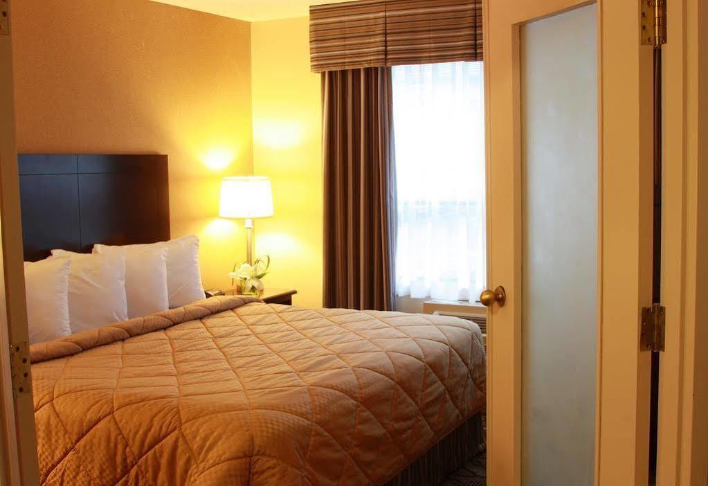 Comfort Inn & Suites Ambassador Bridge Windsor Extérieur photo